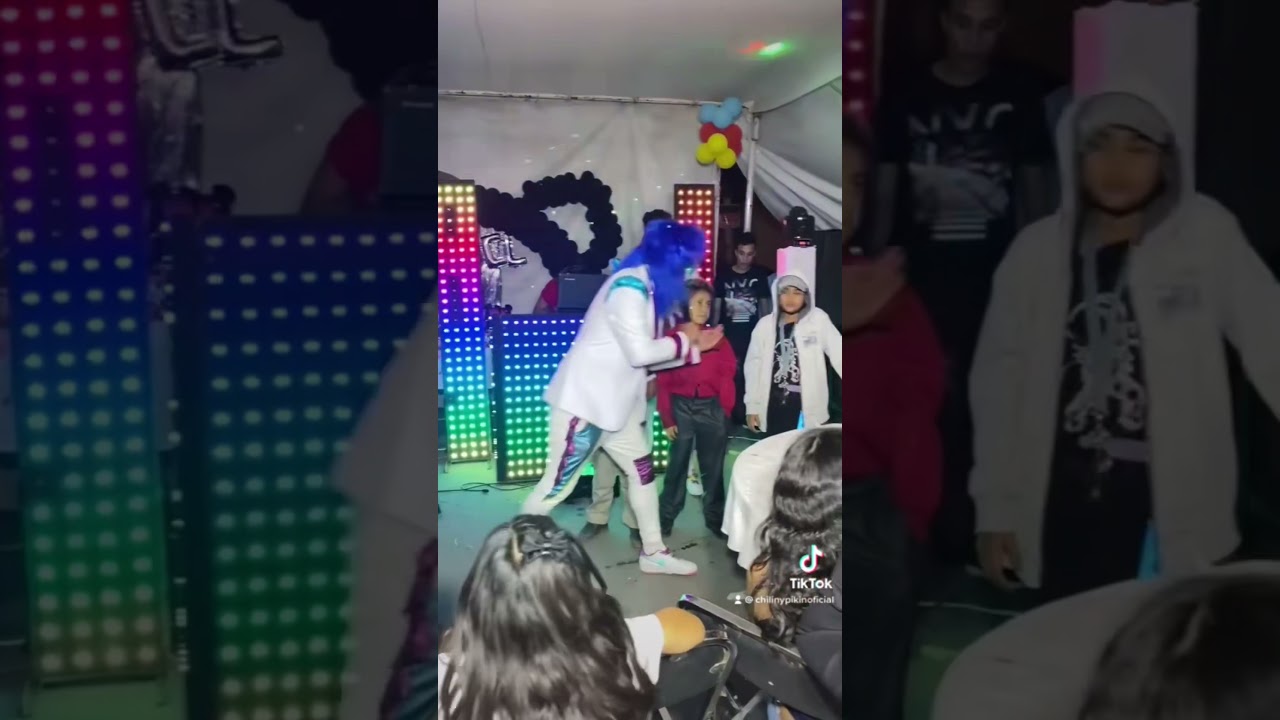 Niño trolea a los payasos Chilin y Pikin. 😂😂😂