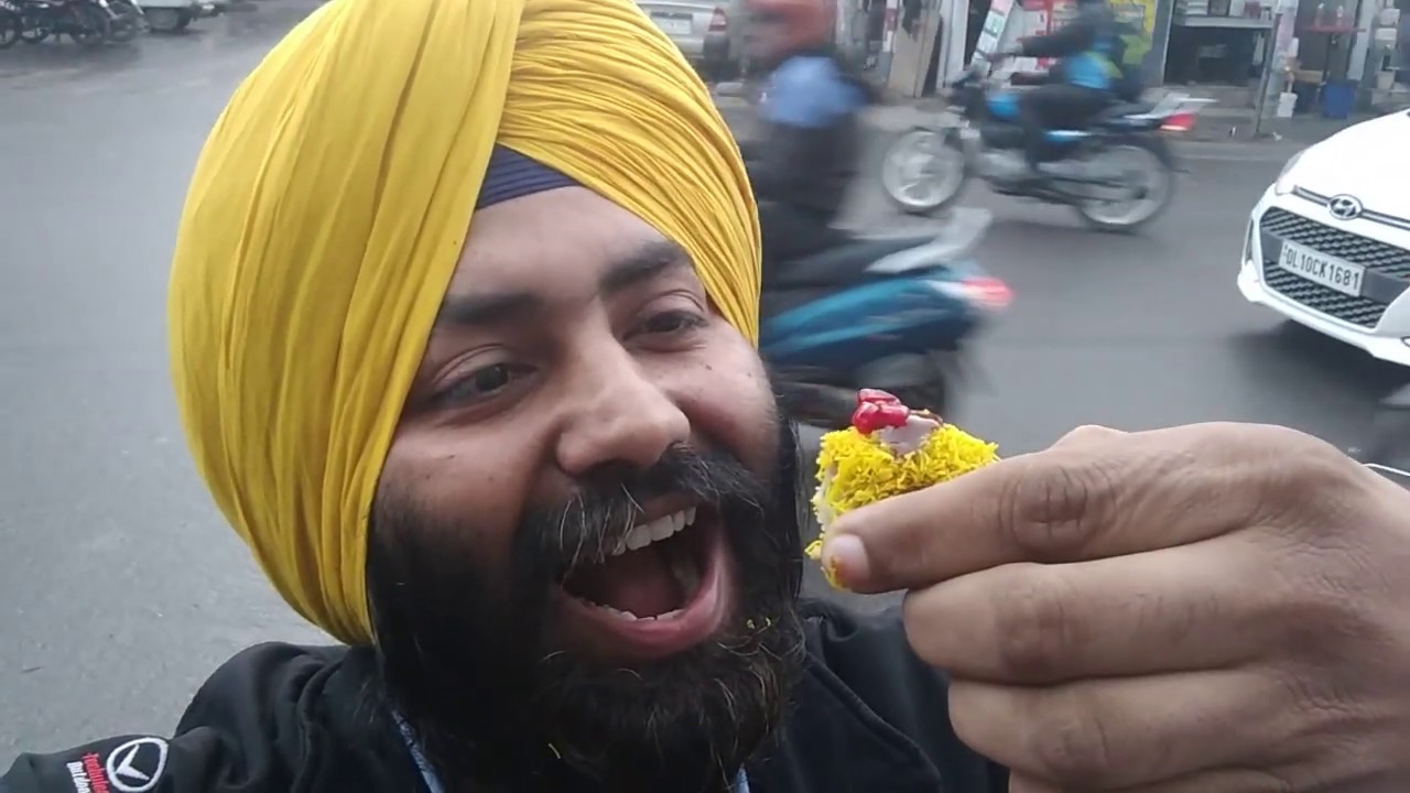 पटाखापूरी सेवपूरी भेलपुरी (ओम साई ओम) करम पूरा मिलन सिनेमा के पास (goldy singh cab driver) - YouTube