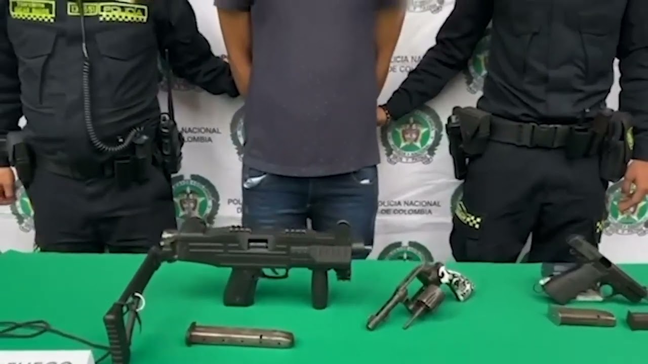 En video el hombre capturado con 2 pistolas y una subametralladora en Chapinero