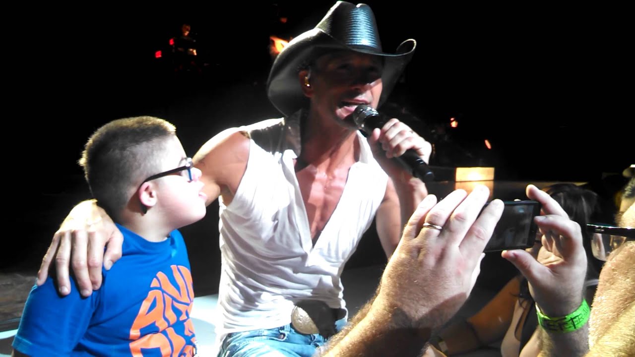 Tim McGraw with Luke at Riverbend 2014