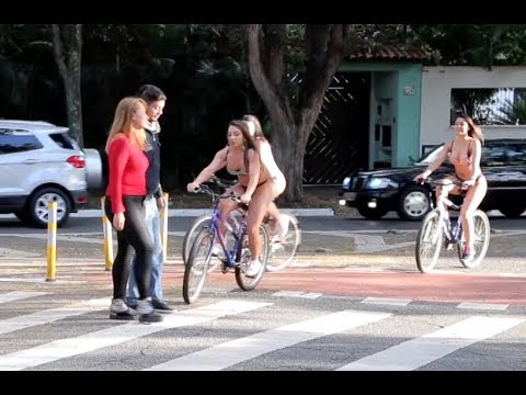 AMIGAS DÃO ROLÊ DE BIKE E IRRITAM AS NAMORADAS NA RUA