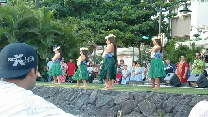 Kuhio Beach Park Hula Show at Waikiki Beach