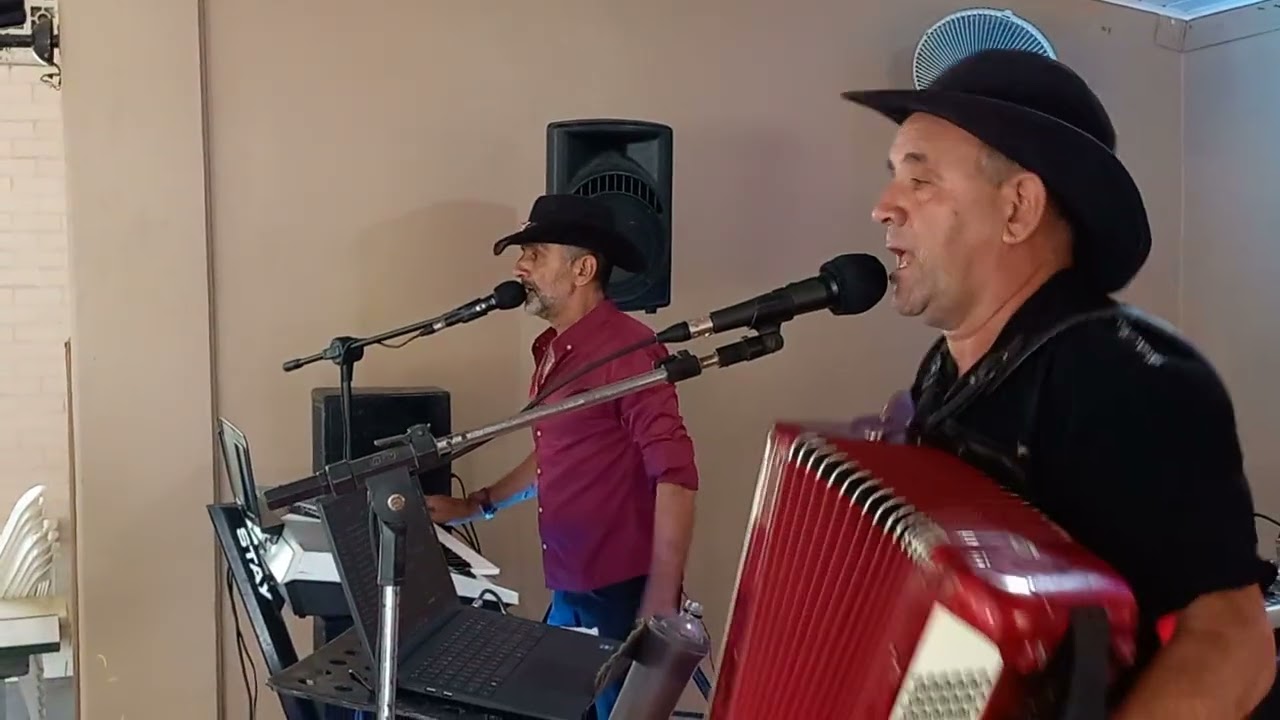 Lucas e Gilmar animando em Rio do Sul tarde dançante no salão da Alda 