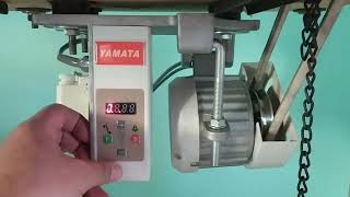 Configuración y cambio de giro del motor servo de una máquina de coser industrial