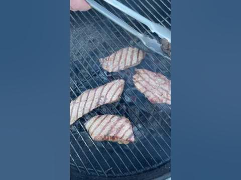 СТЕЙК на гриле🔥СТЕЙК ДЕЛИКАТЕСНЫЙ 🆚СТЕЙК ТРИ- ТИП #shorts#стейк#мясо # ...