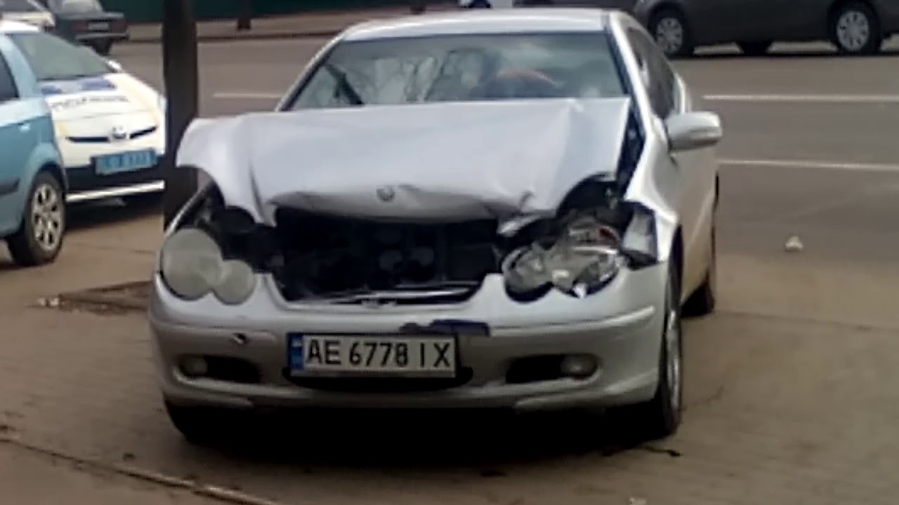 Авария мерседес 140