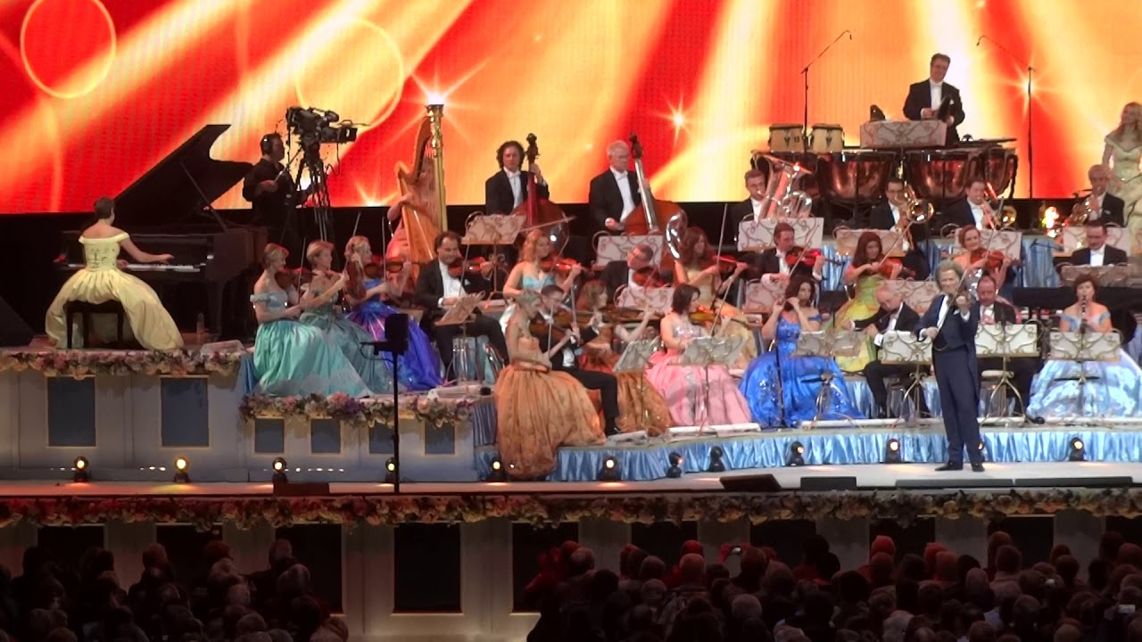 André Rieu in het Sportpaleis Antwerpen 2018 (met ballonnen) - YouTube