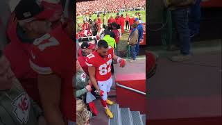 Travis Kelce Waving Cheerleaders Past Him #traviskelce #kelce #chiefs #kansascitychiefs