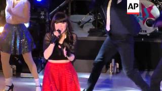 Extended performance clips of Psy Neon Trees and Carly Rae Jepsen in Times Squar