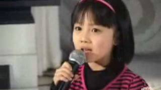 Yang Peiyi singing without a lip-syncher (banned in China)