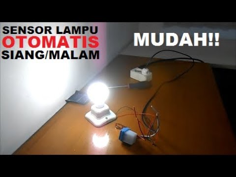 saklar lampu otomatis atau saklar cahaya kali ini yang saya bahas berbentuk fitting. saya memakainya. 