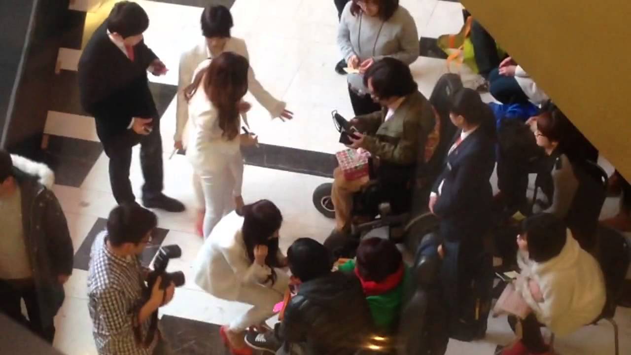 140314 snsd @ IFC mall