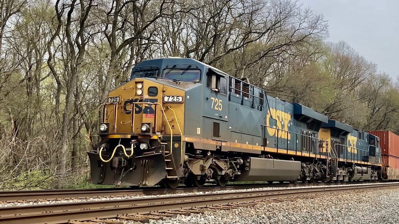 DITCHLIGHTS OFF?!? : CSX 725 leads Q331 through Munroe Falls Ohio - YouTube