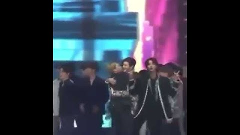 (200105) Jimin ran to hug Eunwoo so cute their friendship 😍😍 at Golden Disk Award 2020.