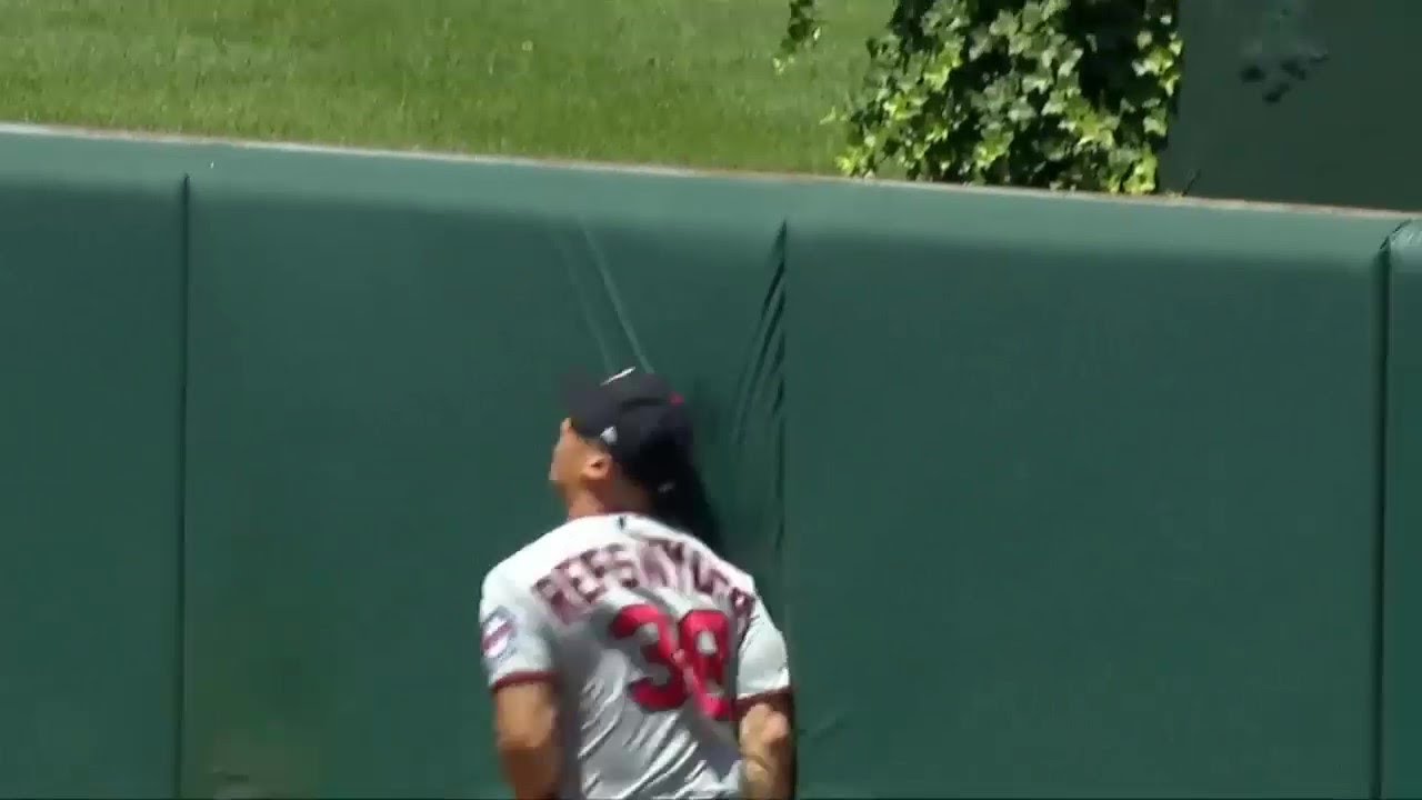 Rob Refsnyder Eats Some Wall For Lunch | Orioles vs. Twins (May 31, 2021)