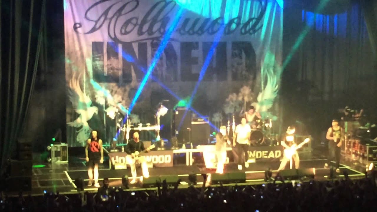 Hollywood Undead - Day of the dead. Live in MTL Arena. - YouTube