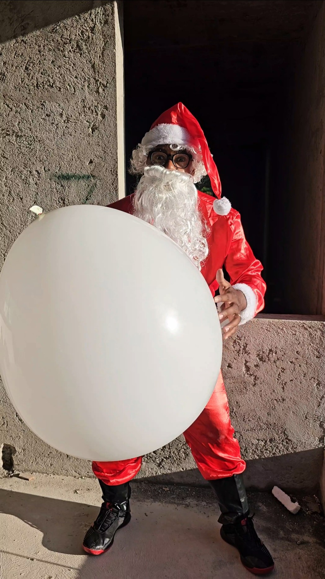 Papai Noel Pegou o balão a Tempo ????#funny