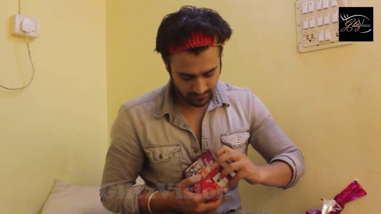 Special Shout Out - Pearl V Puri Received Gifts from Fans!!
