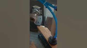 Máy làm mộng một đầu, có khả năng gia công mộng phẳng và mộng 45°