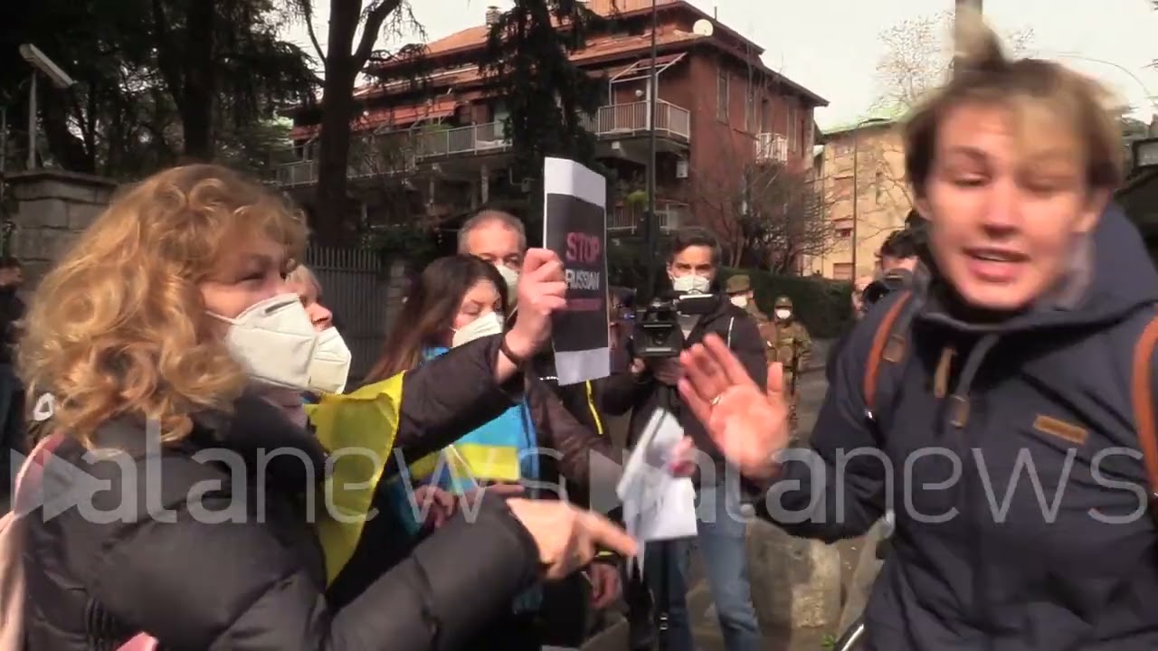 Ucraina, tensione davanti al consolato della Russia a Milano: 