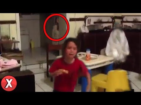 Vídeo: A Menina Capturou Um Fantasma Na Câmera, O Que A Impede De Dormir - Visão Alternativa