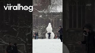 University of Toronto Students Make a Giant Snowman || ViralHog