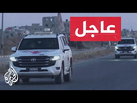 لحظة وصول عيدان ألكسندر على متن سيارات الصليب الأحمر إلى معبر كيسوفيم