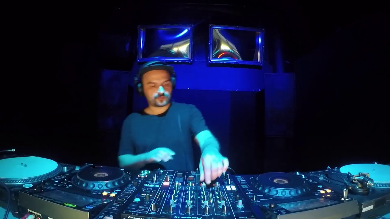 The Blue Oyster: Das Komplex / 18.09 / 18 - 19