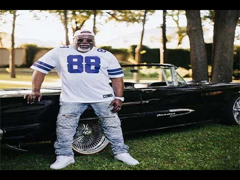 Bishop T. D. Jakes Poses With A Vintage Car As He Celebrates Drive-by Birthday