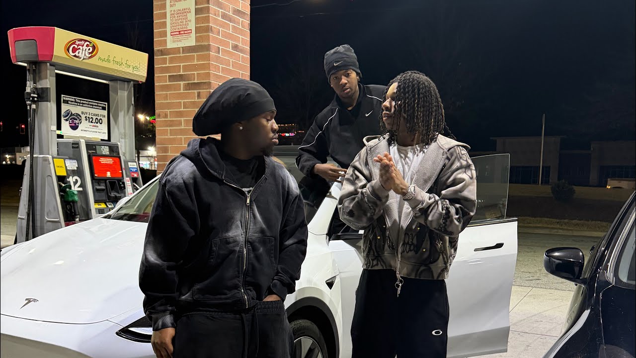 3am outside wit da bros!!