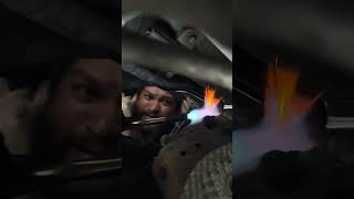 Como remover un tornillo de una flex pipe o araña del mofle de un carro o troca #automobile #memes