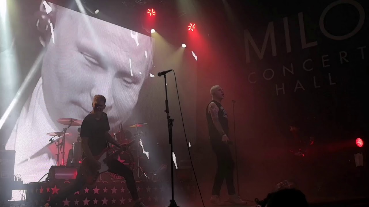 Тараканы - Кто-то из нас двоих - YouTube