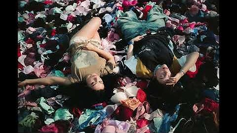 Charli xcx - Guess featuring Billie Eilish (official video)