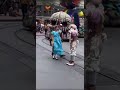 ウォルトの仮装でディズニーワールドのパレードを観に行った。