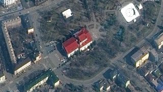 Színházat bombáztak az orosz erők Mariupolban