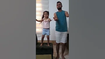 رقصة ماكارينا مع جوليا Macarena Dance With Julia Shorts 