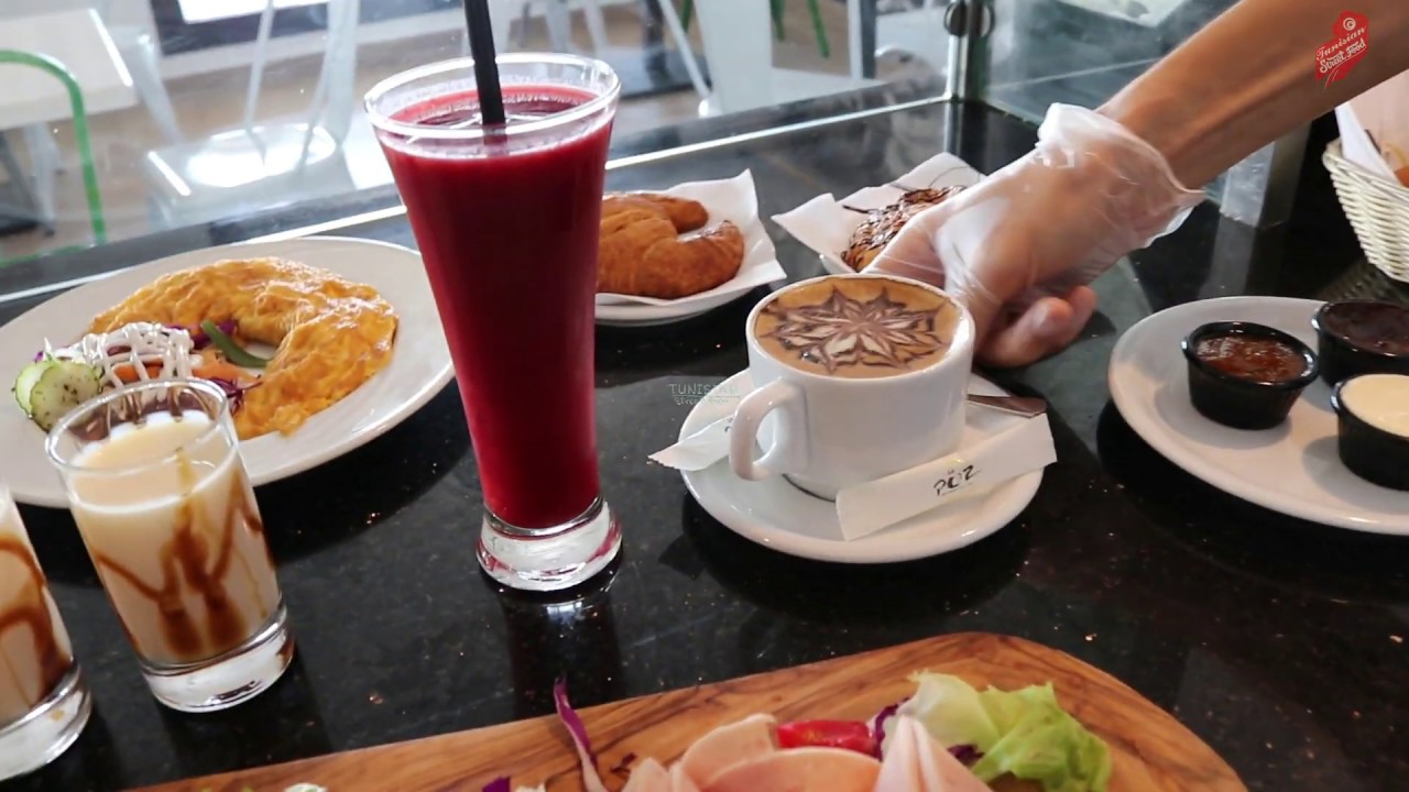 فطور الصباح في مطعم لابوز بالبحيرة petit dej au resto la Po'z