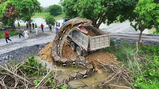 OMG!! 😱 Absolutely Terrifying! This is one of the most impressive construction projects I've ever