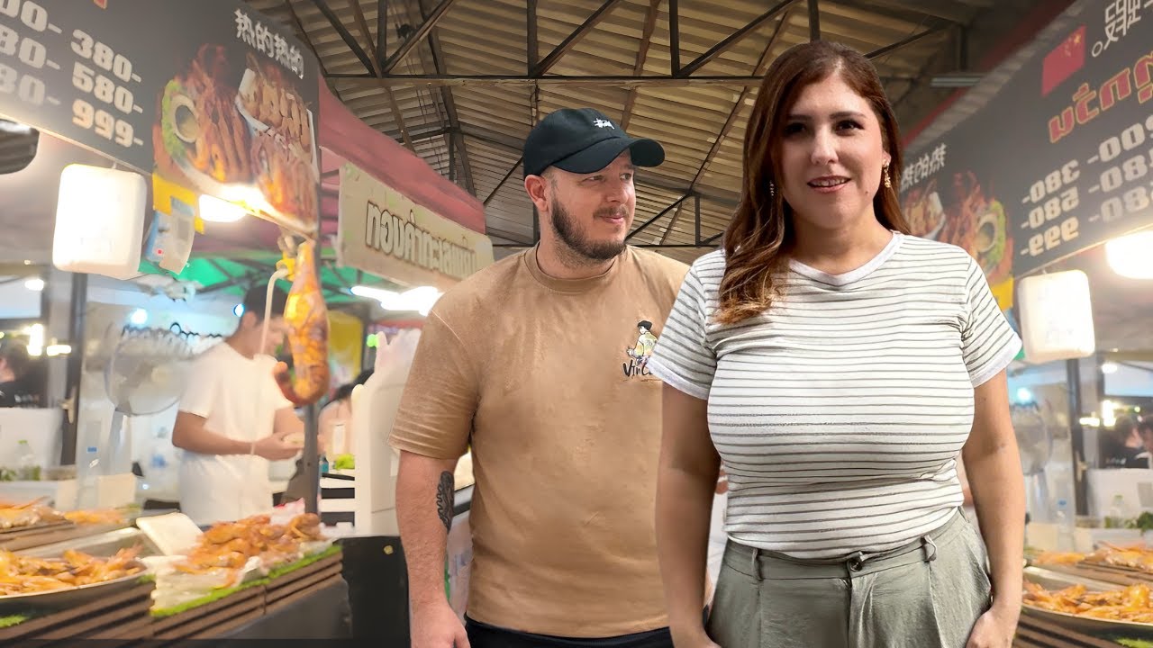 Is this Bangkok's ULTIMATE Night Market? | Living in Thailand! 