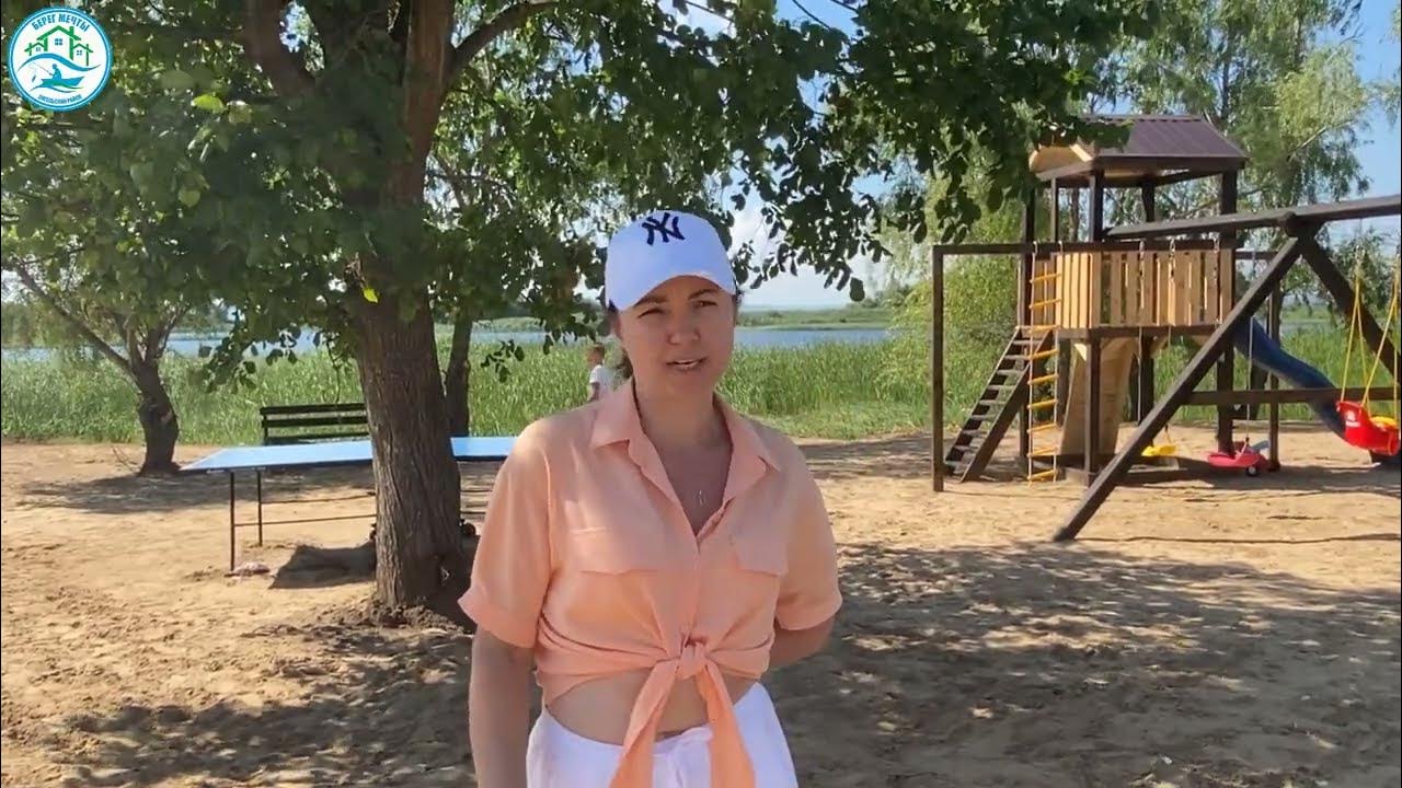 Шезлонг на берегу моря. Шелон пляж сент тропез. Озеро тархалампи финляндия. Анапа климат летом. На берегу отдыхало 28.