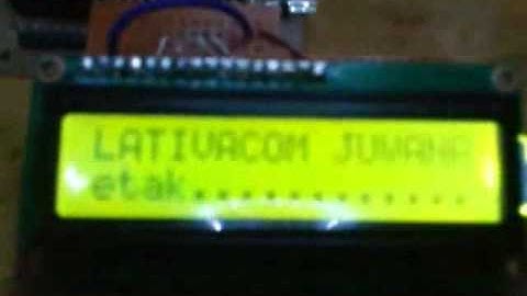 teks berjalan pada lcd 16x2