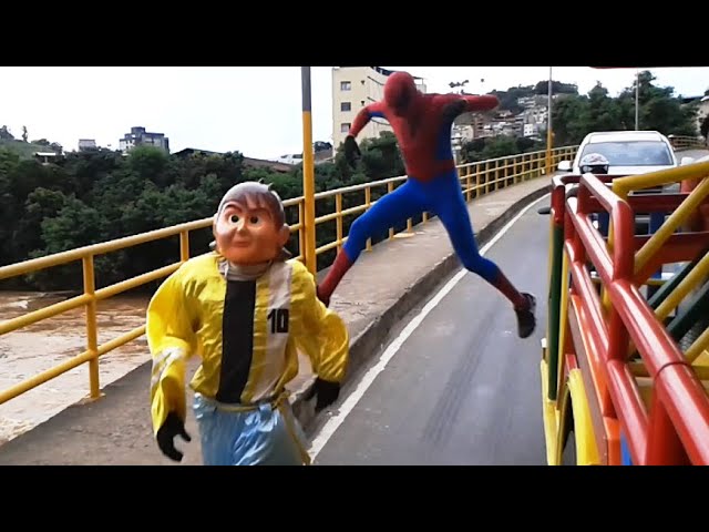 Com Homem-Aranha e Fofão dançarinos, carreta-balada chama atenção nas ruas  de Porto Alegre