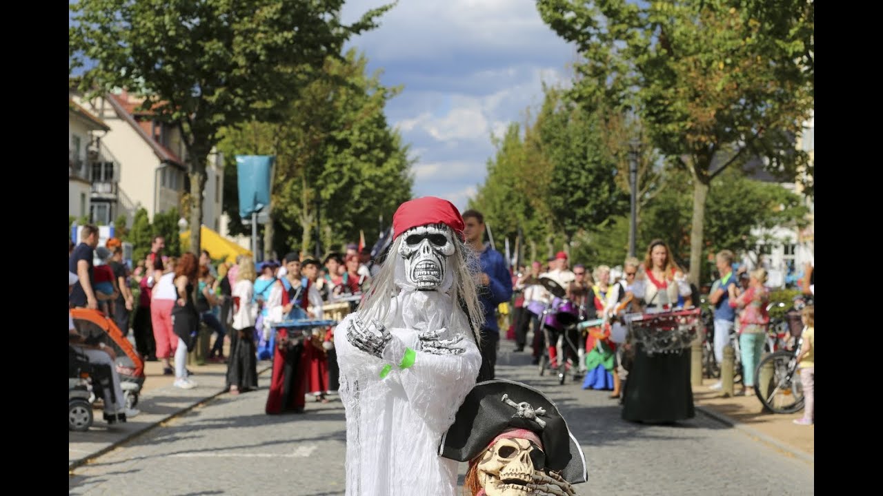 Lübecks Freibeutermukke - Sambaumzug - Kühlungsborner Sommerspektakel 2015