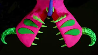 Frankie and the Witch Fingers - Sweet Freak (Official Video) Frankie and the Witch Fingers - Sweet Freak (Official Video)