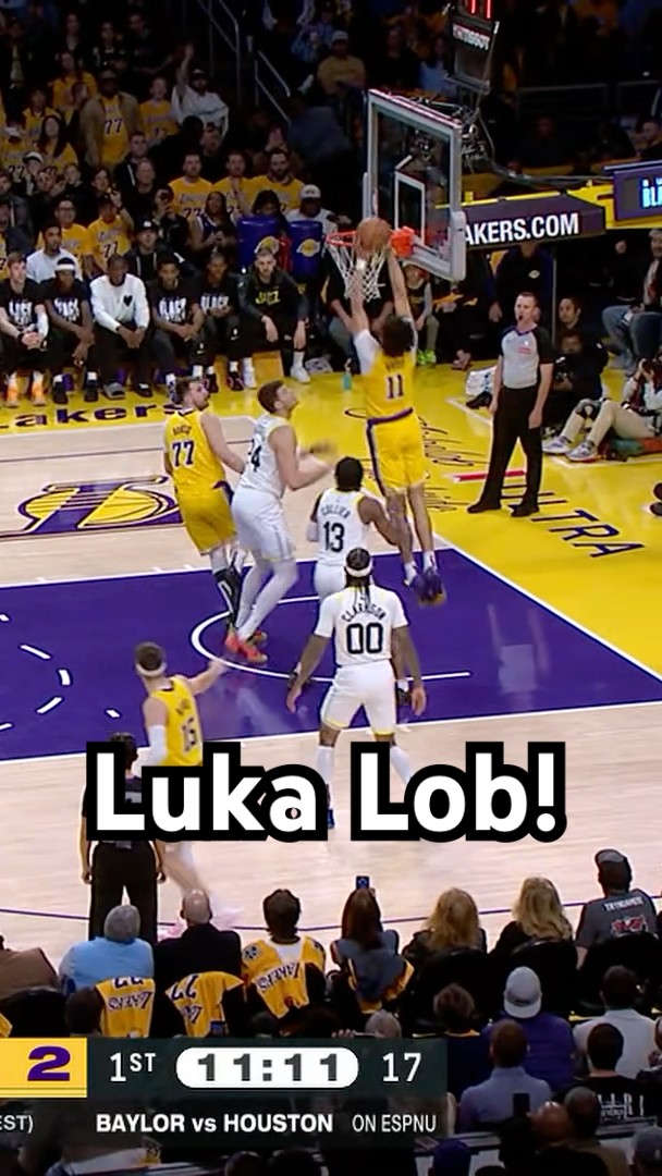 Luka lobs it up to Hayes for the jam!