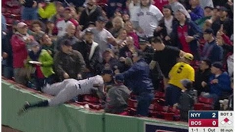 Amazing Play Aaron Judge makes catch flying into crowd