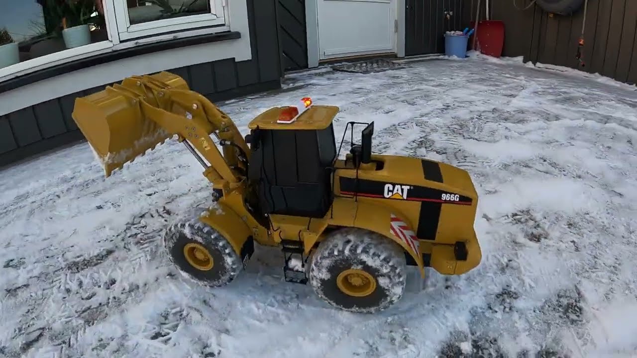 WEDICO CAT 966G RC PLAY AROUND AT -10C & HYDRAULIC OIL LEAKAGE