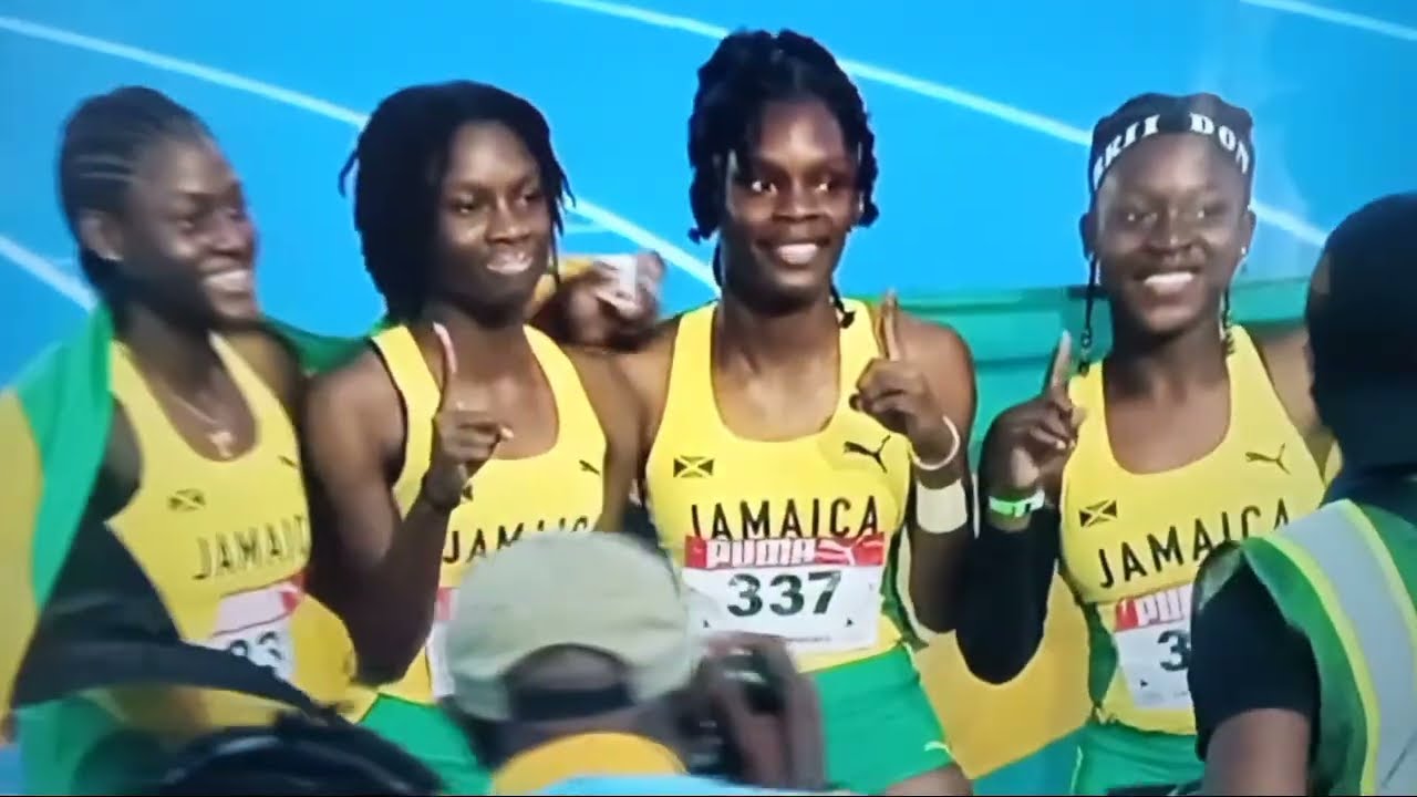 Jamaica's under 17 gìrls destroy the rest of the Caribbean in 4×100 Relays.