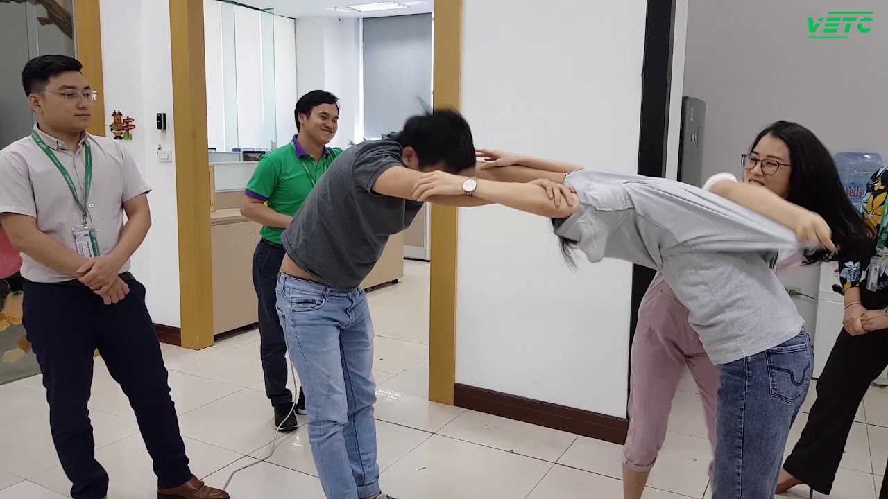 WAKE UP | Trò chơi lột áo - youtube