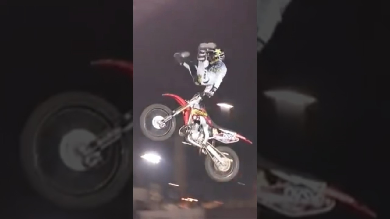 Mike Mason with a full extension tsunami 🌊🏍️ 